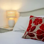 3 BEDROOM EDINBURGH VICTORIAN APARTMENT-6 Beds-Free Street Parking