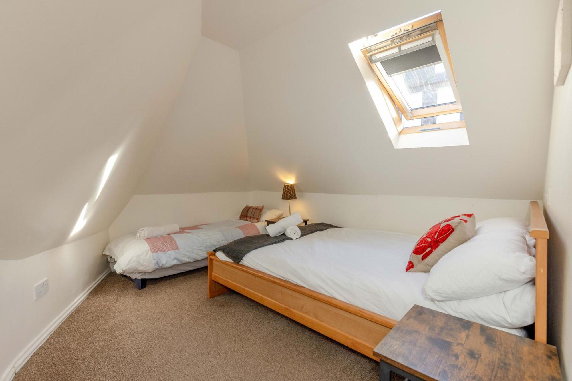 3 Bedroom Victorian Apartment-6 Beds-free Street Parking * Edinburgh