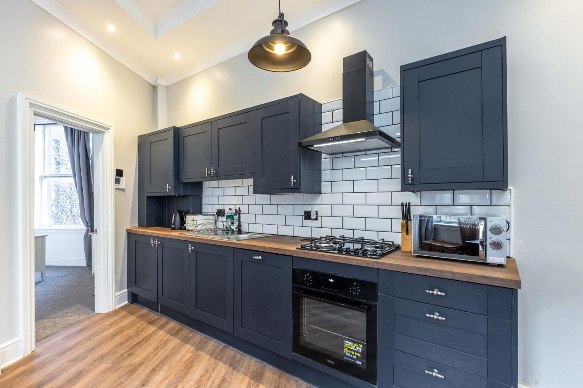 3 Bedroom Victorian Apartment-6 Beds-free Street Parking Appartement Edinburgh